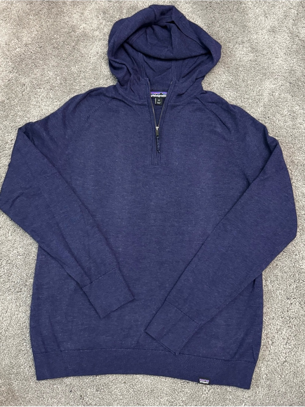 Patagonia Men's Yewcrag Hoody in the Classic Navy colorway. Size M